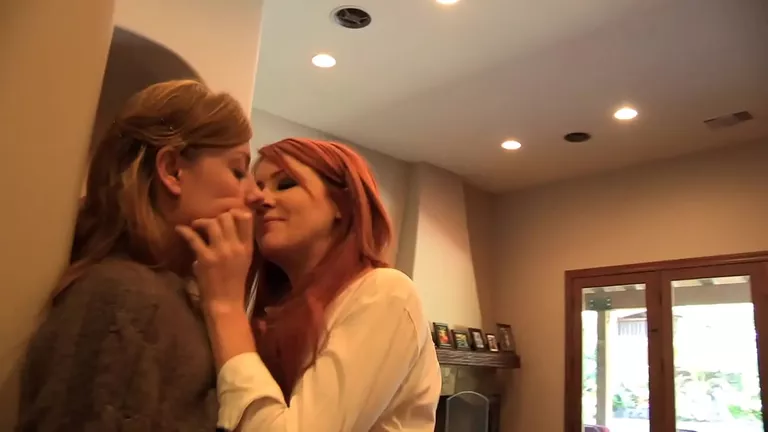 MILF pelirroja, MILF lesbiana