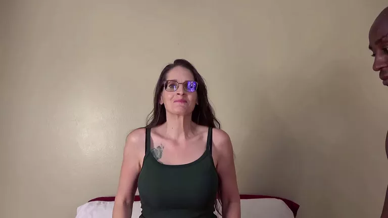 MILF с черен кур, Аматьорска MILF, Путка на MILF