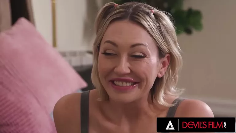 MILF sousedka, MILF anál, Prsatá MILF