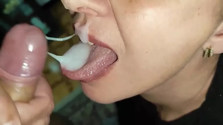 MILF sæd i ansiktet, Moden MILF, MILF-avsuging