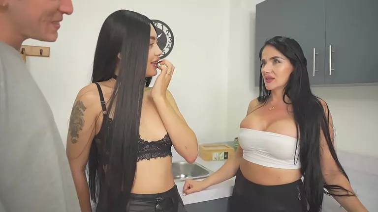Trójkąt z MILF, Cycata MILF