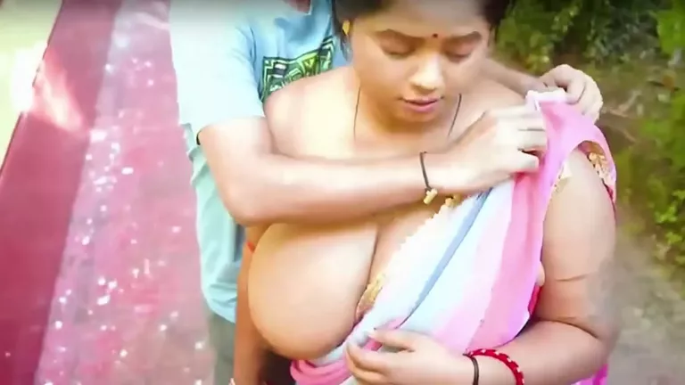 Vollbusige MILF